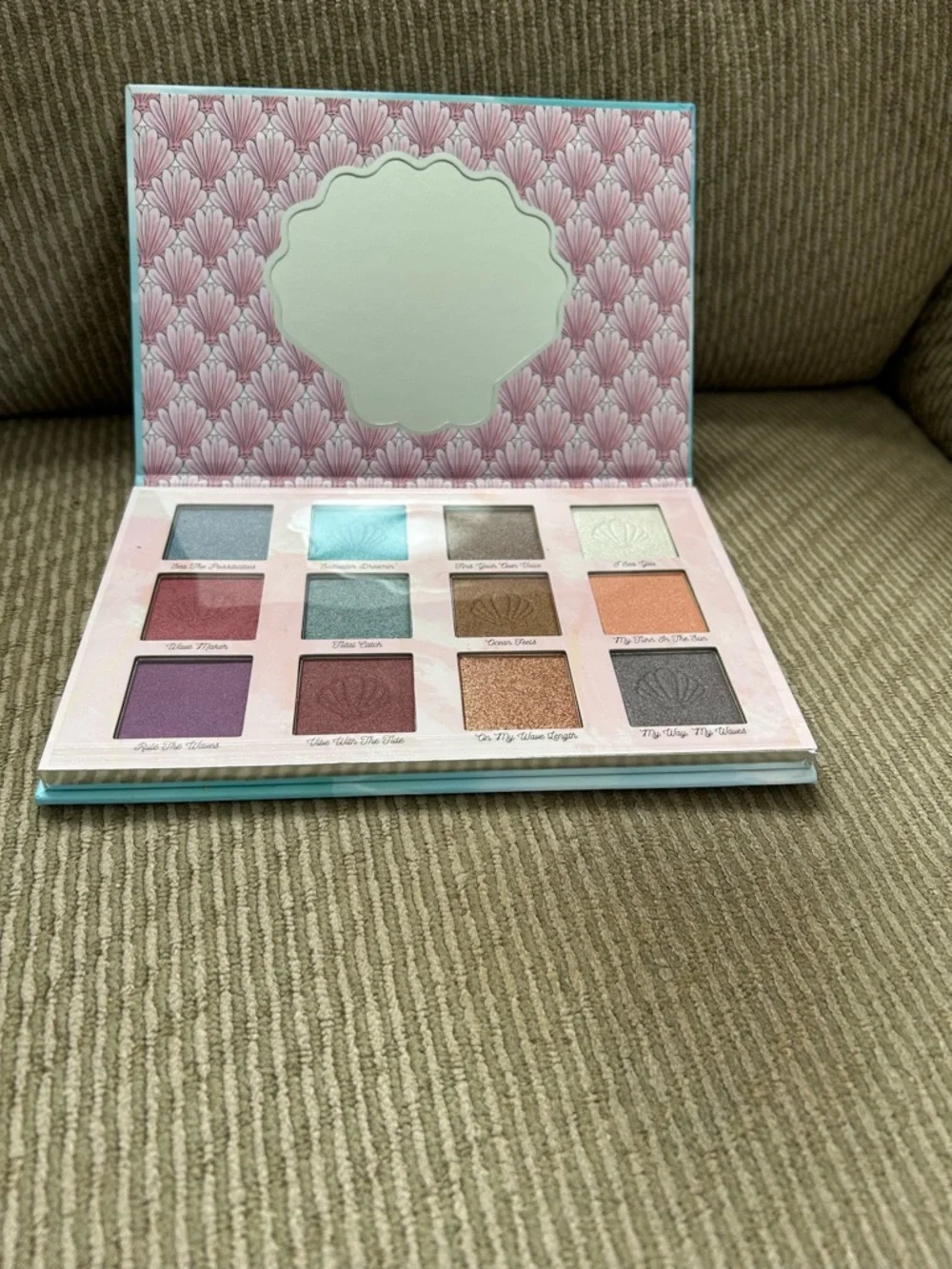 Disney Mermaid NWT Themed Eyeshadow Palette Box - Aqua with Red Accent - Picture 2 of 3